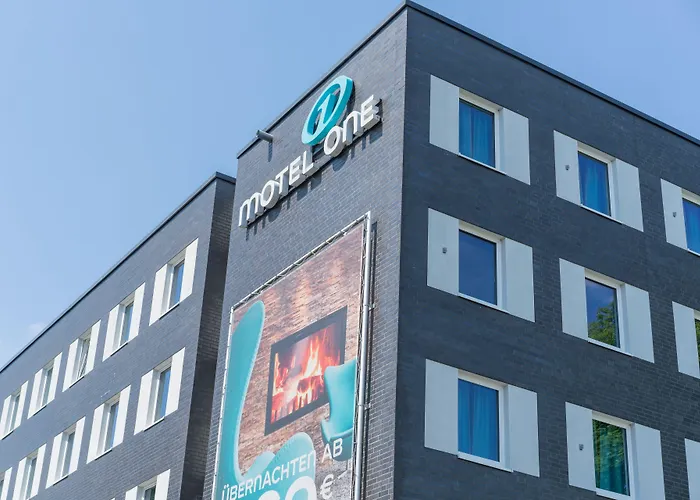 One Hamburg-airport Hotel