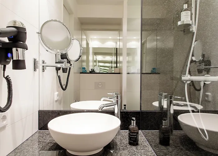 One Hamburg-airport Hotel 3*