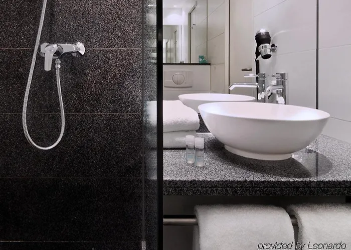 One Hamburg-airport 3*